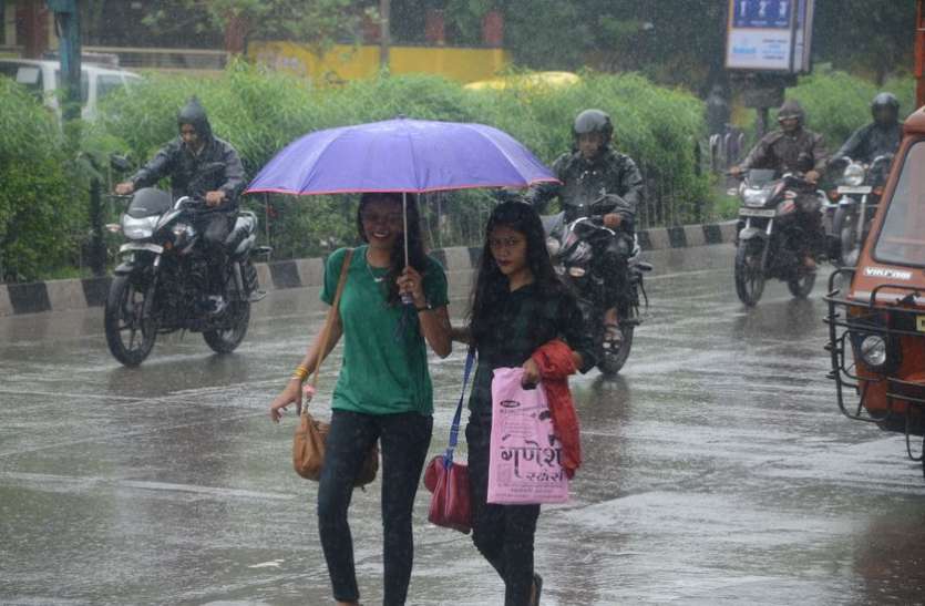 barish इंदौर में मानसून मेहरबान, रिमझिम-झमाझम के बीच गिरा 14 इंच, रेड अलर्ट पर प्रदेश