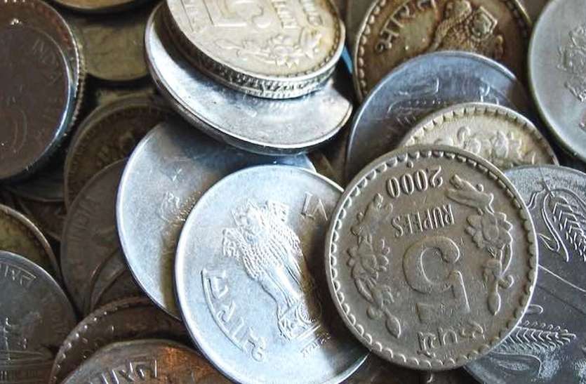 coins 10 हजार के सिक्के लेकर बैंक पहुंचा व्यापारी, मैनेजर के हाथ-पैर फूले, फिर हुआ ये...