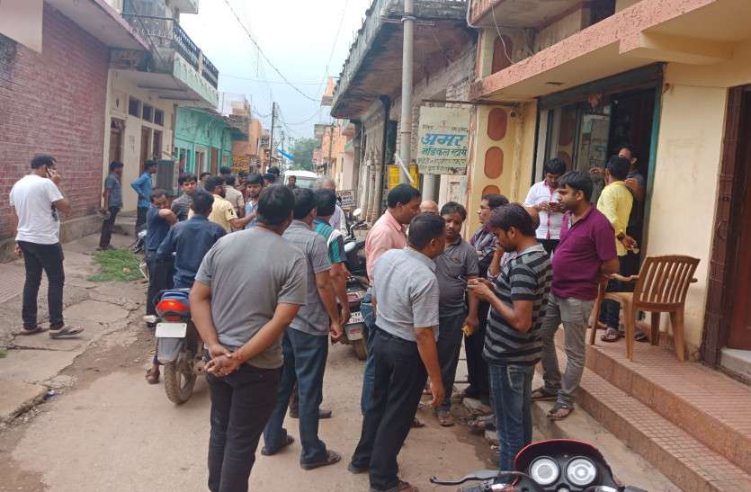 Breaking : सारागांव के व्यापारी से 92 हजार की उठाइगिरी, जानें इस व्यापारी को लूटेरों ने कैसे बनाया निशाना Breaking : सारागांव के व्यापारी से 92 हजार की उठाइगिरी, जानें इस व्यापारी को लूटेरों ने कैसे बनाया निशाना, देखें वीडियो...