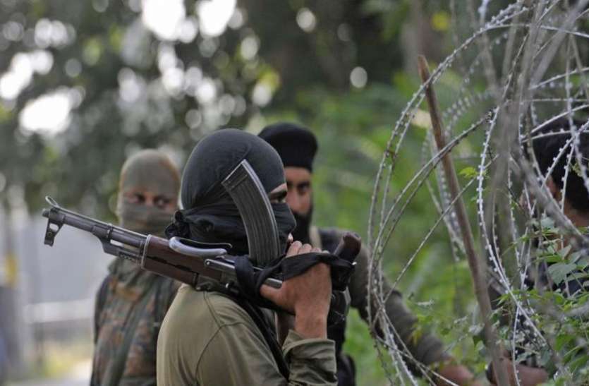 Militant कश्मीर: एक युवक ने छोड़ा आतंक का रास्ता, पुलिस को किया सरेंडर