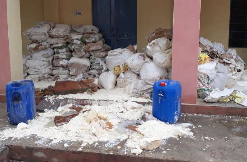 photo नकली दूध बनाने का पाउडर व केमिकल जब्त