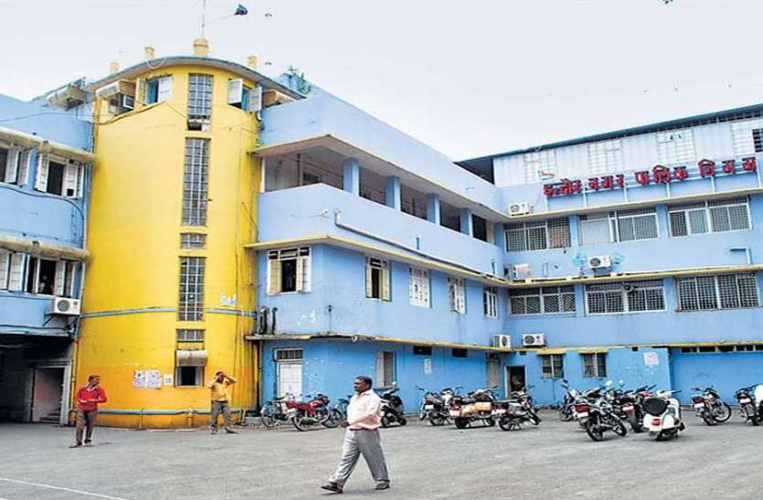 indore nagar nigam खाली खजाना भरने के लिए होर्डिंग्स की दर बढ़ाएगा निगम
