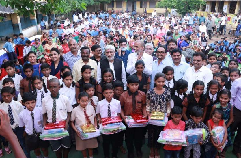 Bhilai patrika इस सरकारी इंग्लिश मीडियम स्कूल में गरीब-मजदूर वर्ग के बच्चे पढ़कर बनेंगे बाबू-साहब