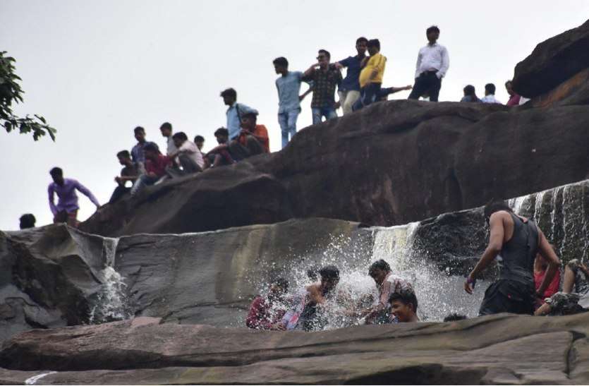 raisen, raisen news, raisen patrika, patrika news, patrika bhopal, bhopal mp, picnik spot, hadsa, latest hindi news, पिकनिक स्पॉट पर नहीं हैं सुरक्षा के पर्याप्त इंतजाम