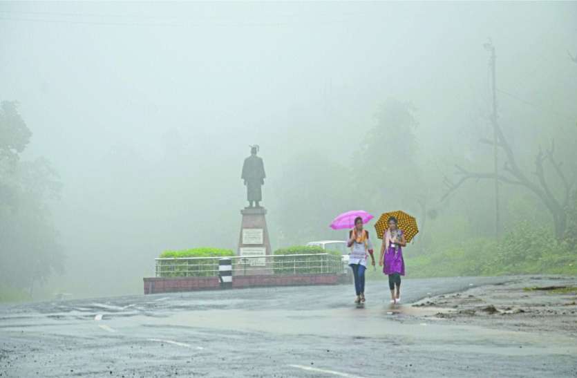 Rain in four hours in 24 hours 24 घंटे में साढ़े चार इंच बारिश, कॉलोनियां भी तरबतर