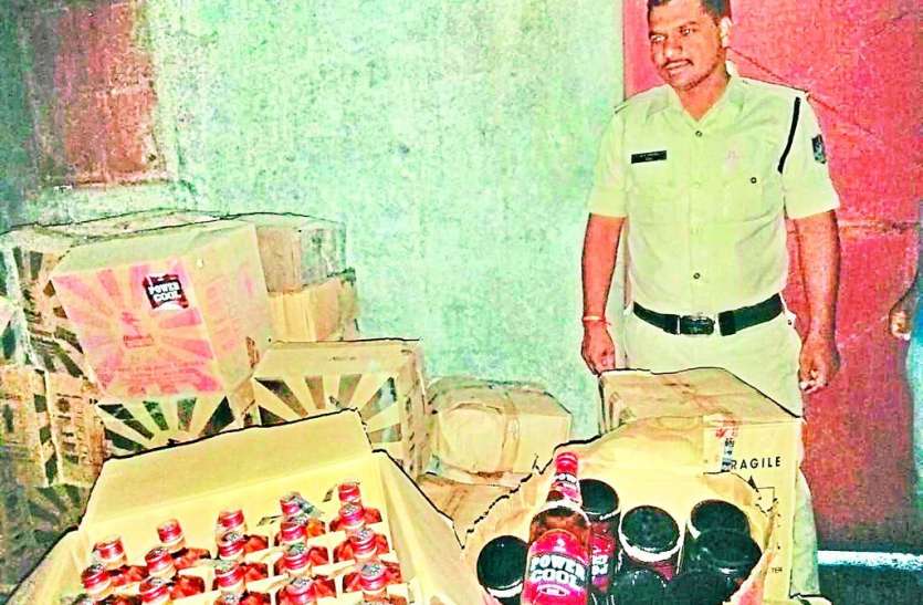 patrika ठेकेदार की अवैध शराब गांव में उतरने से पहले पुलिस ने पकड़ी