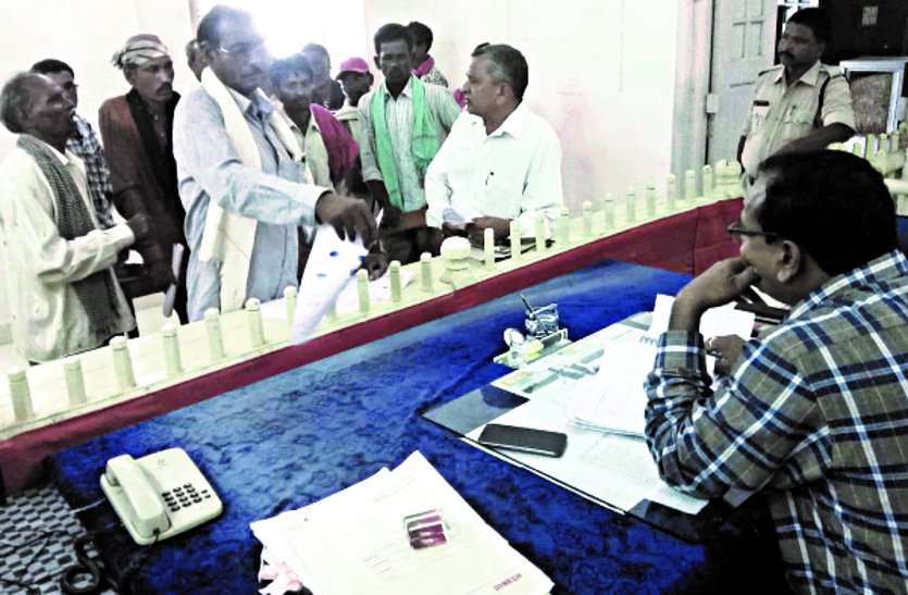 system बैराज के डूबान में डूब गई सड़क, सप्ताह भर से स्कूल नहीं जा पा रहे नौनिहाल