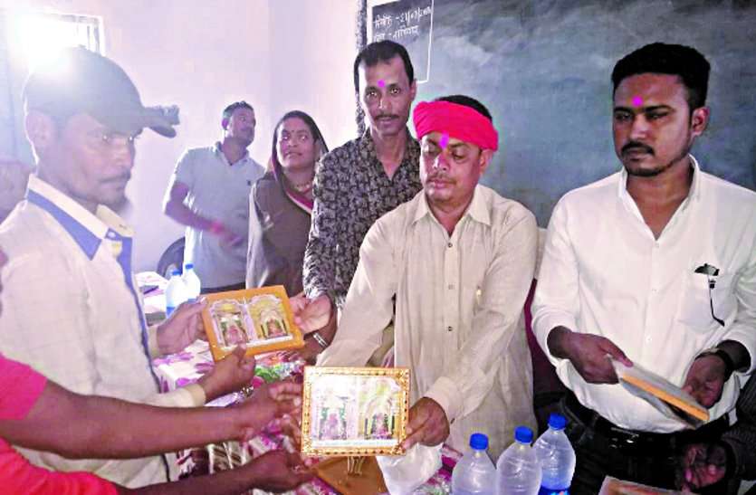 system अंडी में हुआ पट्टा वितरण और प्रधानमंत्री आवास योजना के हितग्राहियों का हुआ सम्मान