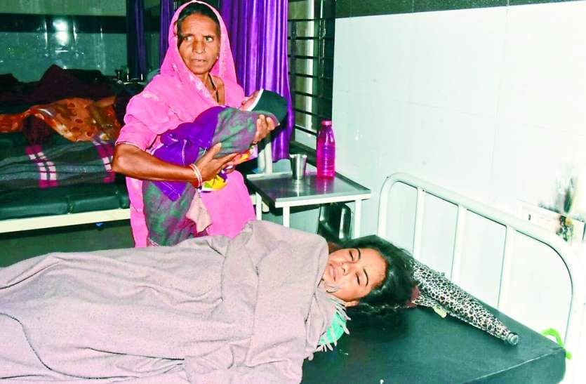 patrika अस्पताल में नहीं थे डॉक्टर: प्रभारी कलेक्टर ने एसडीएम भेजकर नींद से डॉक्टर को जगाया, तब हो पाई डिलेवरी