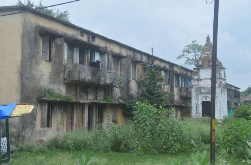Hundreds of buildings in the city abandoned अगर आपके मोहल्ले या पड़ोस में जर्जर भवन हैं, तो हो जाइए सावधान! कभी भी हो सकते हैं धराशायी, क्यों कि ....