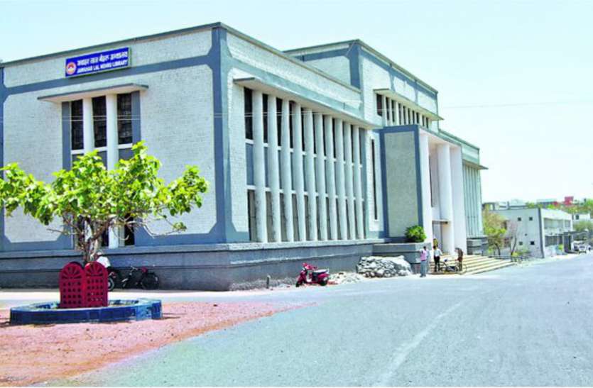 Special Counseling in Dr. Harisingh Gaur University स्पेशल काउंसलिंग में बारिश बनी बाधा, देर से पहुंचे विद्यार्थियों को नहीं मिला प्रवेश