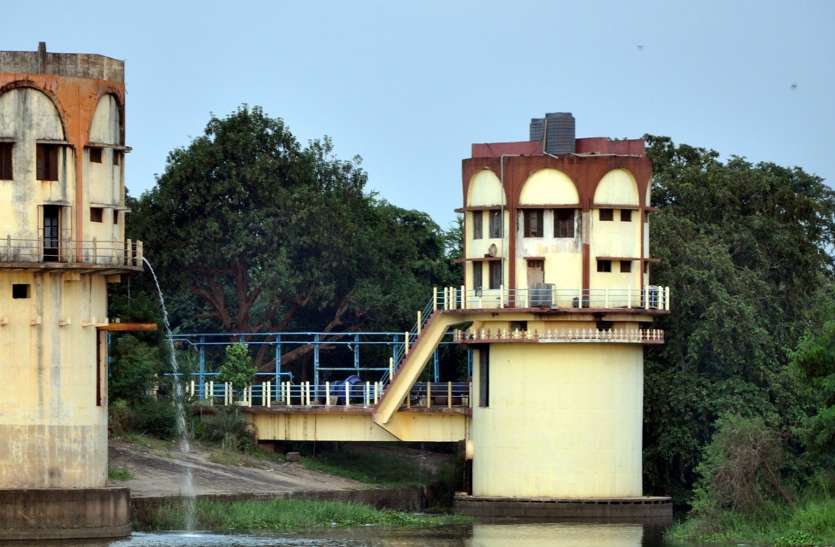 patrika शिवनाथ पंप हाउस का ट्रांसफार्मर जला आठ घंटे मरम्मत की