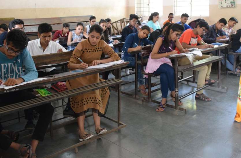 surat GSEB : कमजोर स्कूलों के नतीजे सुधारेंगे बड़े स्कूल