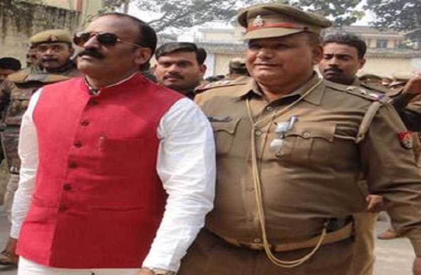 Mafia Don Tribhuvan Singh माफिया से माननीय बने बृजेश सिंह को जब मिला था इस बाहुबली का साथ, विरोधी गैंग की टूट गयी थी कमर