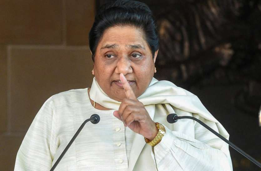 Mayawati action plan for vote bank kanpur news मायावती के ब्रह्मास्त्र से भाजपा में मची खलबली, गरीब-सवर्णों के वोटबैंक को साधने की तैयारी