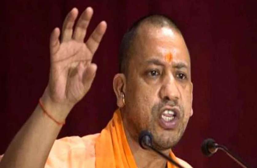 CM Yogi Adityanath surprise inspection in Uttar Pradesh मायावती के नुस्खे को आजमाएंगे सीएम योगी आदित्यनाथ, किसी भी वक्त उतर सकता है उनका हेलीकॉप्टर