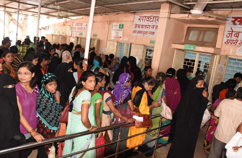 hamidia hospital मरीजों को इलाज की बजाय मिली दुत्कार, 30 ऑपरेशन टले
