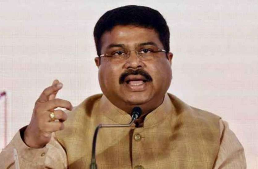 Dharmendra Pradhan एथेनाॅल मिक्सड पेट्रोल से सरकार को हुआ 1750 करोड़ रुपये का फायदा, कार्बन उत्सर्जन भी हुआ कम