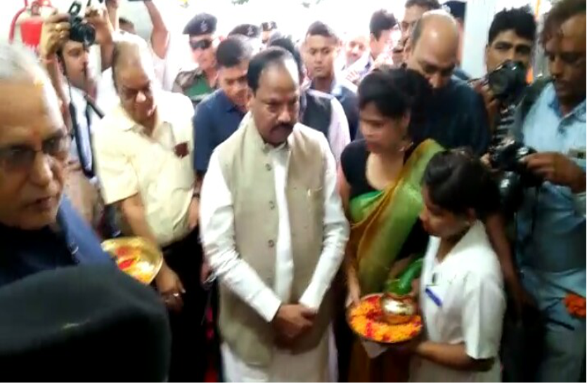 jharkhand cm रिम्स छोड़ कर बाहर ड्यूटी करने वाले डॉक्टर नौकरी छोड़ देः सीएम