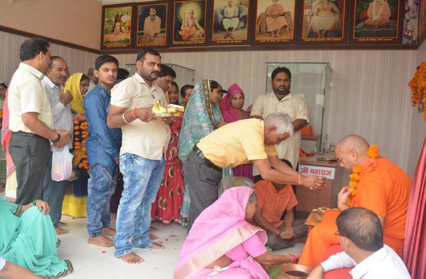 raisen, raisen news, raisen patrika, patrika news, patrika bhopal, bhopal mp, latest hindi news, celebrating guru purnima, guru, teacher, guru purnima, गुरूवंदना के बीच श्रद्धाभक्ति के माहौल में मना गुरू पूर्णिमा उत्सव