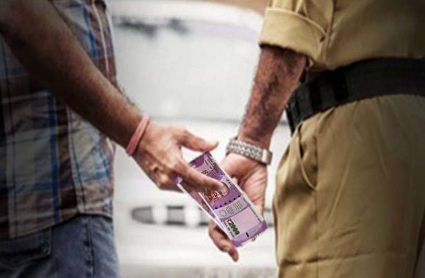 CBI Arrested One SHO Of Delhi Police Taking Bribe - सीबीआई ने दिल्ली पुलिस  के एक एसएचओ को रिश्वत लेते रंगे हाथों किया गिरफ्तार | Patrika News