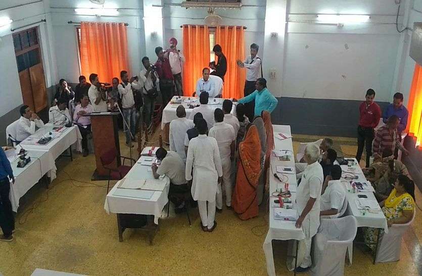 Patrika 15 मिनट देरी से शुरू हुआ नगर निगम सम्मेलन