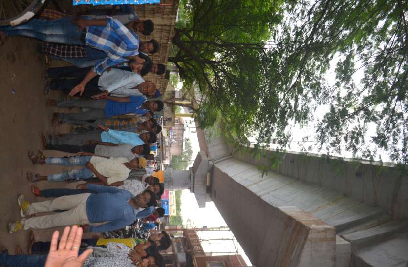 news स्कूल वाहन ने मारी रिटायर्ड शिक्षक को टक्कर, मौत