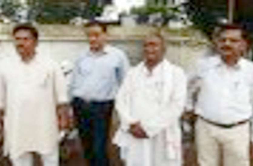 seoni प्रिंसिपल करते हैं ऐसा काम, जानिए शिकायत में लोगों ने क्या कहा