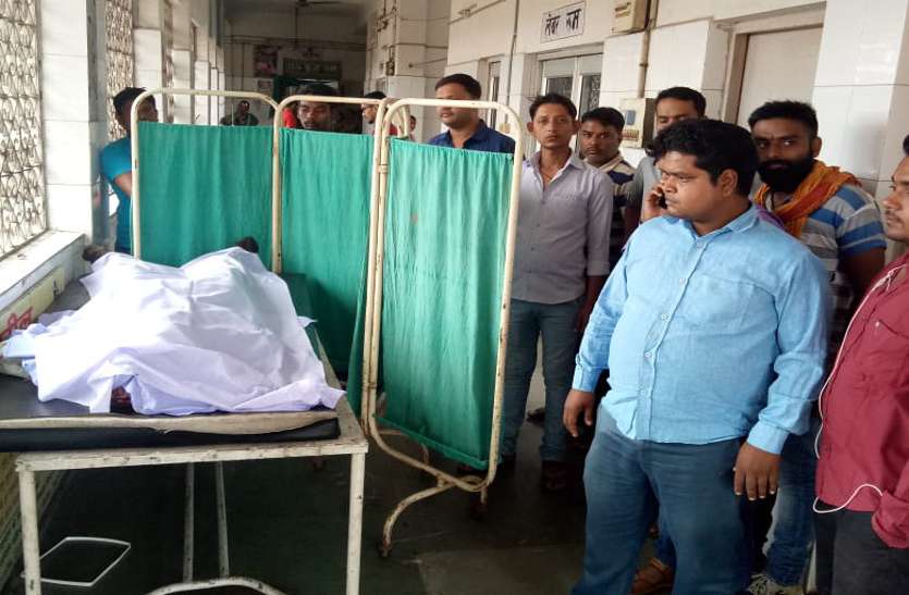 Dead body of student एसईसीएल की स्कूल बस ने स्टॉपेज पर खड़े 9वीं के छात्र को कुचला, तड़पकर हो गई दर्दनाक मौत