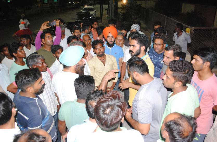electricity board 11 केवी की लाइन एलटी पर गिरने से घरों में दौड़ा करंट, पांच जने अचेत