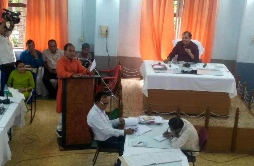 Patrika विपक्ष ने खारिज किया बजट, सत्तापक्ष भी ज्यादा कुछ नहीं बोला