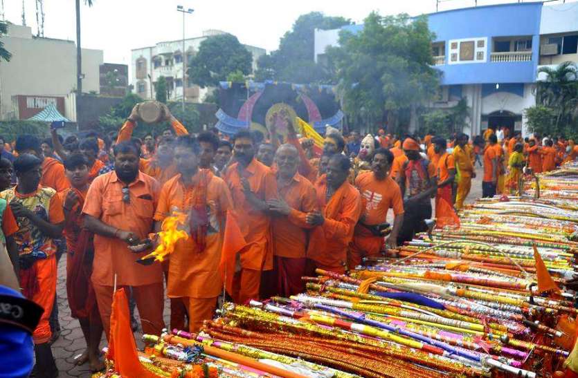 kawad yatra विशाल कावड़ यात्रा : जल लेकर नर्मता तट पहुंचेंगे 8 हजार कावड़ियां