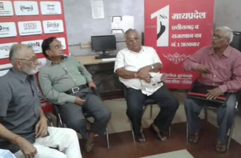 Patrika talk show, educationist objected on school system in Rewa शासकीय स्कूलों की गिरती साख के लिए सरकार से लेकर शिक्षक तक सभी हैं जिम्मेदार, ये है बदहाली की वजह