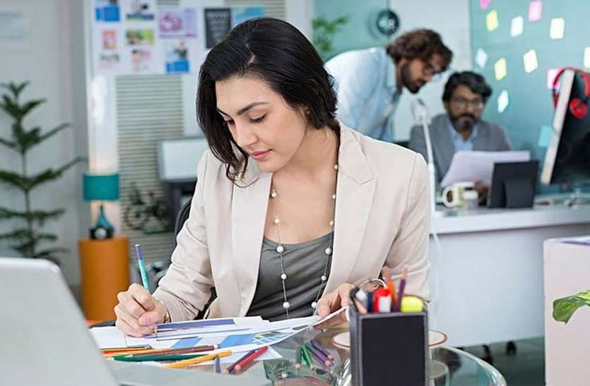 sitting posture कुर्सी पर L शेप में बैठें, C शेप में बैठने से होती है दिक्कत