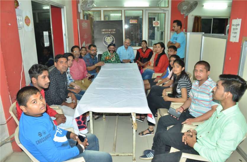 patrika video : पत्रिका टॉक शो : बिगड़ चुकी शिक्षा की दशा और दिशा, हलवाई को भी मात दे रहे टीचर...