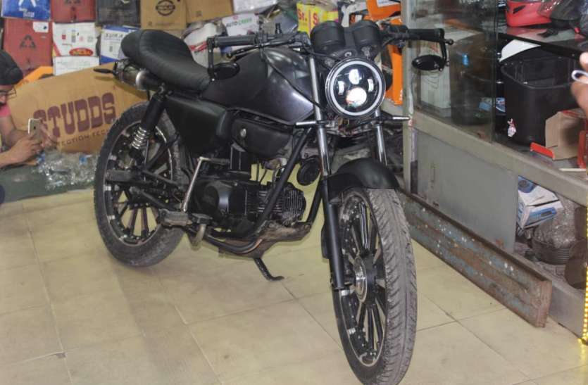 Old Hero Honda Cd Deluxe Modified Into A Cafe Racer खट र