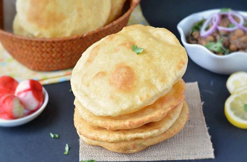 paneer bhatura recipe | छोले के साथ परोसें पनीर भटूरा | Patrika News