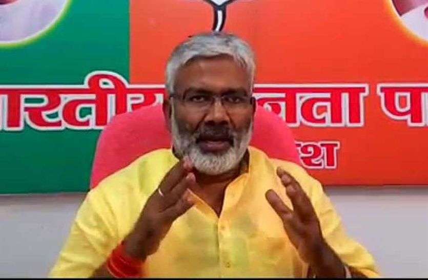 Patrika यूपी के मंत्री ने मध्यप्रदेश के भाजपा नेताओं को सिखाई ABCD