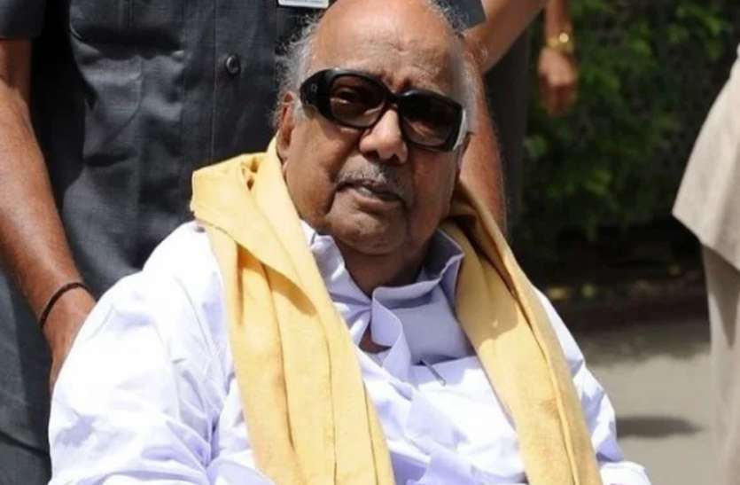 M Karunanidhi तमिलनाडु के पूर्व सीएम एम. करुणानिधि का हुआ निधन, सीएम योगी, अखिलेश, पीएम मोदी ने जताया शोक