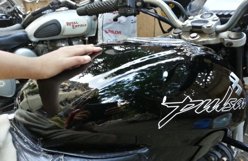मात्र 10 रुपये के टूथपेस्ट से नई जैसी चमक उठेगी आपकी पुरानी Bike, ऐसे करें इस्तेमाल मात्र 10 रुपये के टूथपेस्ट से नई जैसी चमक उठेगी आपकी पुरानी Bike, ऐसे करें इस्तेमाल