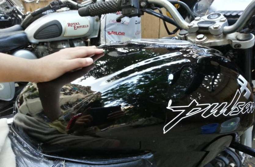 Bike मात्र 10 रुपये के टूथपेस्ट से नई जैसी चमक उठेगी आपकी पुरानी Bike, ऐसे करें इस्तेमाल