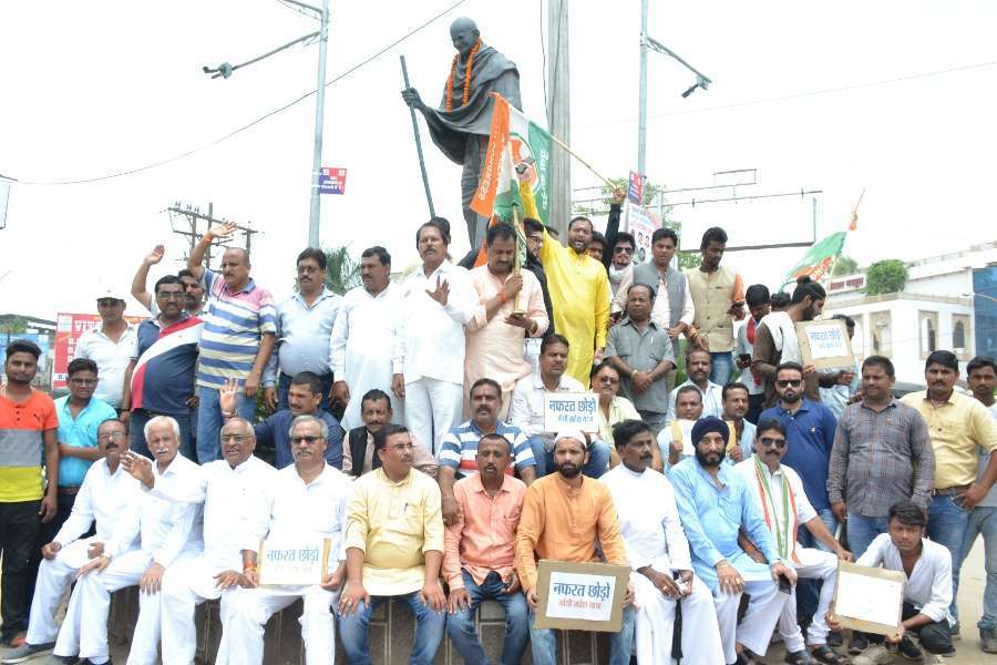 यूथ कांग्रेस ने निकाली सद्भावना रैली, एकता का दिया संदेश, देखें फोटो में यूथ कांग्रेस ने निकाली सद्भावना रैली, एकता का दिया संदेश, देखें फोटो में
