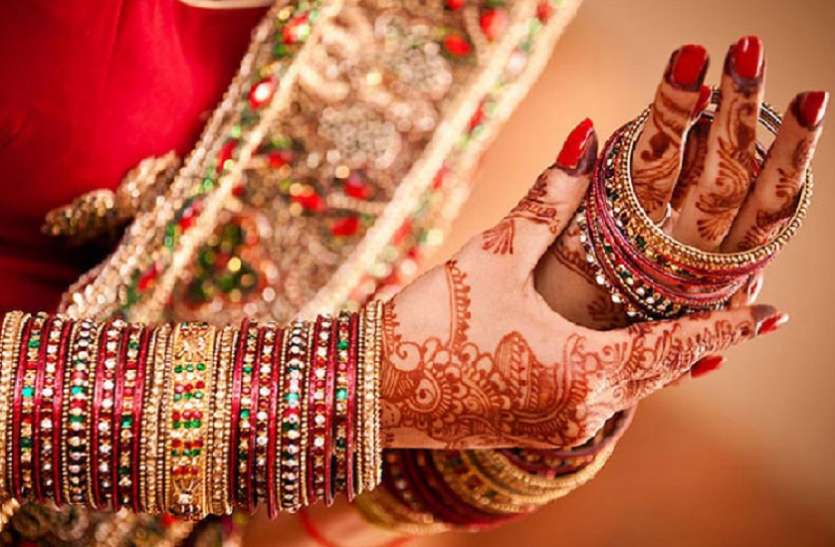 bride सावन में तबाही को रोकने के लिए बनी परंपरा, दुल्हन को पांच दिन कपड़ों से करना पड़ता है परहेज