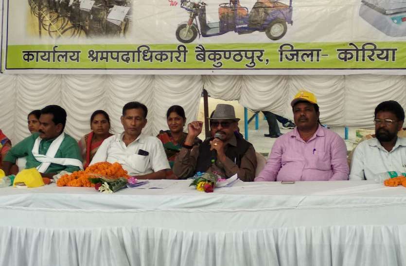 Minister Bhaiyalal Rajwade मंच पर भावुक हो गए मंत्री, कहा- मैंने और मेरे परिवार ने भूसी की रोटियां खाईं, इलाज के अभाव में भाई को खोया