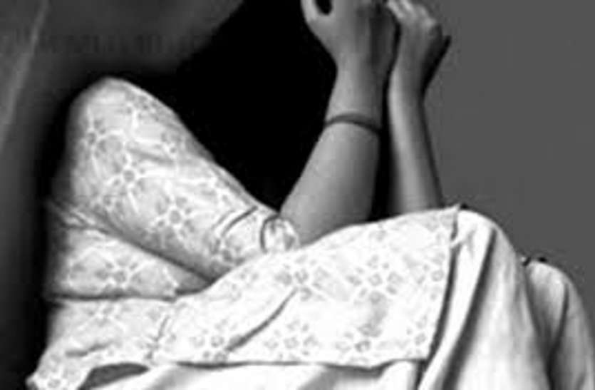 Minor girl नाबालिग बेटे ने किशोरी से किया दुष्कर्म, गर्भवती हुई तो पेट दर्द की दवा बोलकर करा दिया गर्भपात