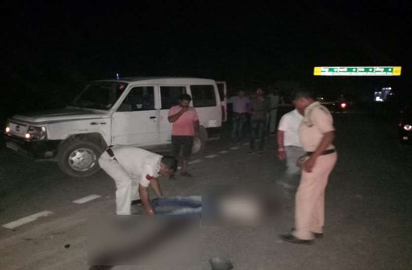 Young man death in road accident दर्दनाक हादसा : तेज रफ्तार टैंकर ने बाइक सवार 3 दोस्तों को रौंदा, 2 की मौत, तीसरे की हालत नाजुक
