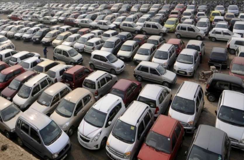 Car नौ महीने में पहली बार घटी यात्री वाहनों की बिक्री