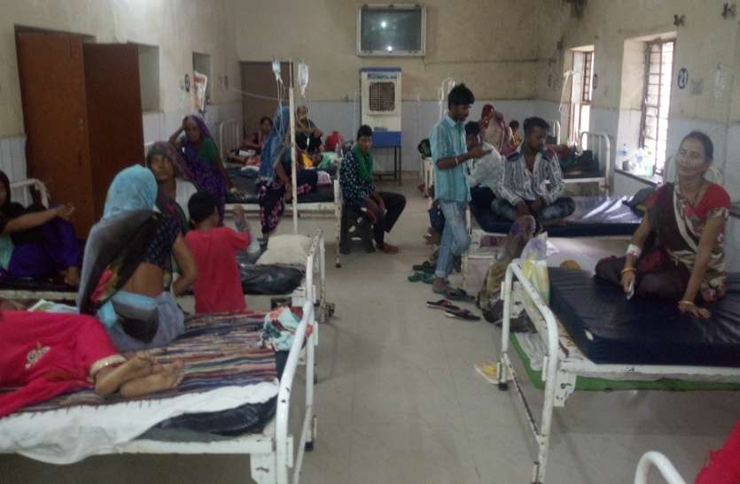 The Doctor is Running Health Center बिना डॉक्टर चल रहा है स्वास्थ्य केंद्र
