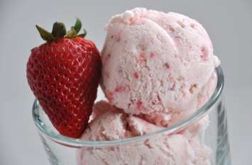 Strawberry Kulfi recipe घर में बनाएं स्ट्रॉबेरी कुल्फी