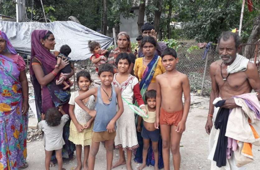 Not official documents Benefits of not getting schemes वर्षों से शहर में रह रहे फिर भी इनको नहीं पहचानता कोई, जानिए क्या है वजह